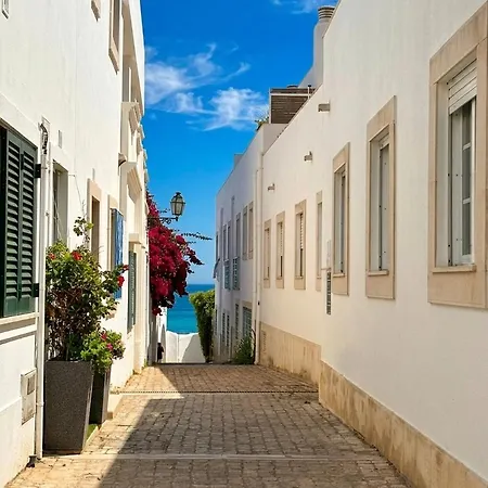 Casa Palma, Rooftop View, 3 Min Walk To The Semesterbostad Albufeira